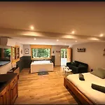 Apartment Jacuzzi En Foret