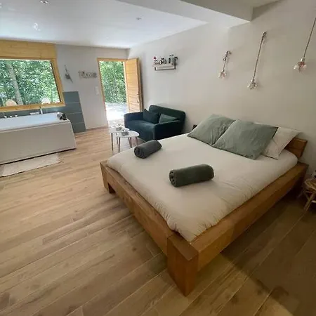 Apartment Jacuzzi En Foret
