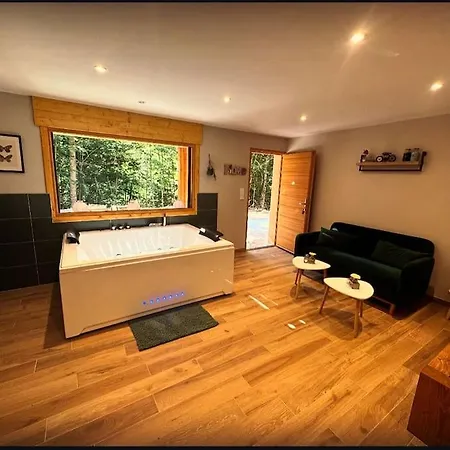 Jacuzzi En Foret Appartamento